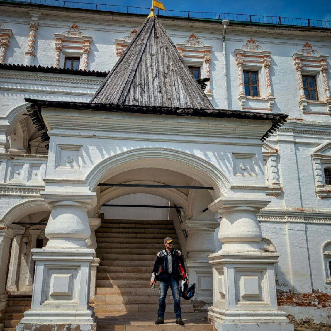 Вход в дворец Олега
