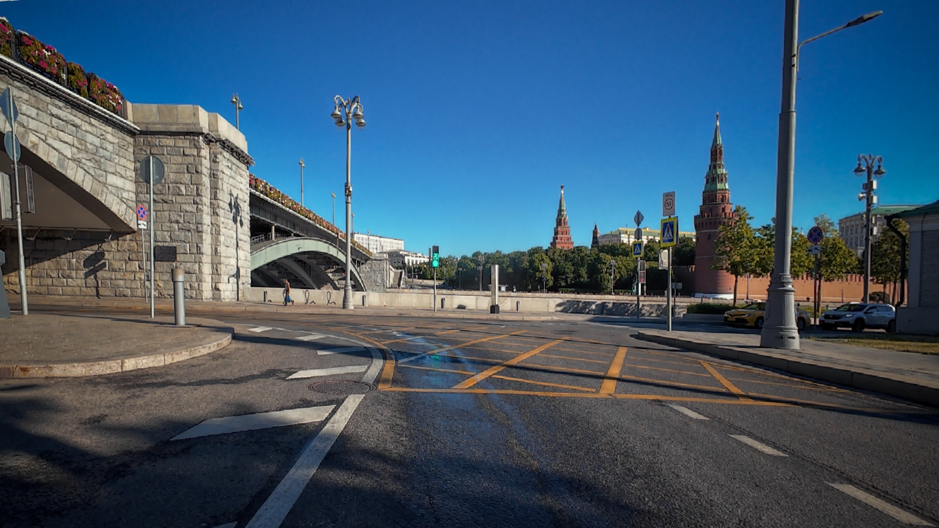 Большой каменный мост на Софийской набережной