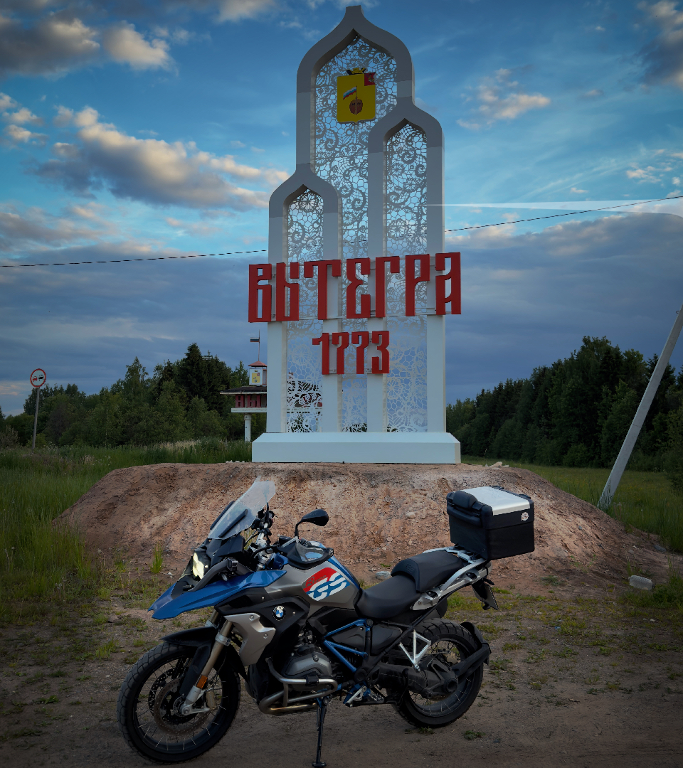 Если присмотреться, то за новой стеллой старая. Но новая прям хороша - слов нет.